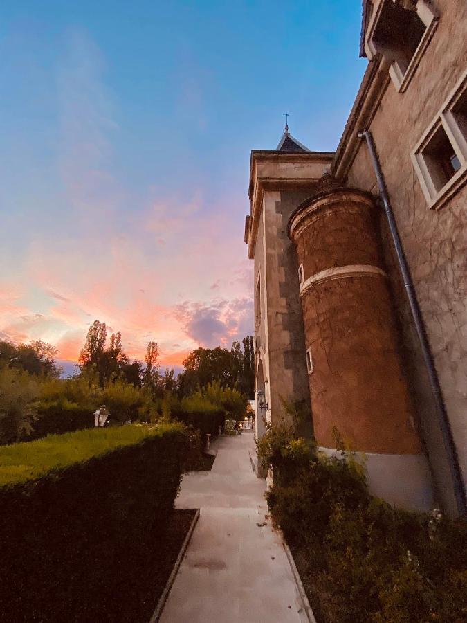 Chateau De Fontager Serves-sur-Rhone Exterior photo